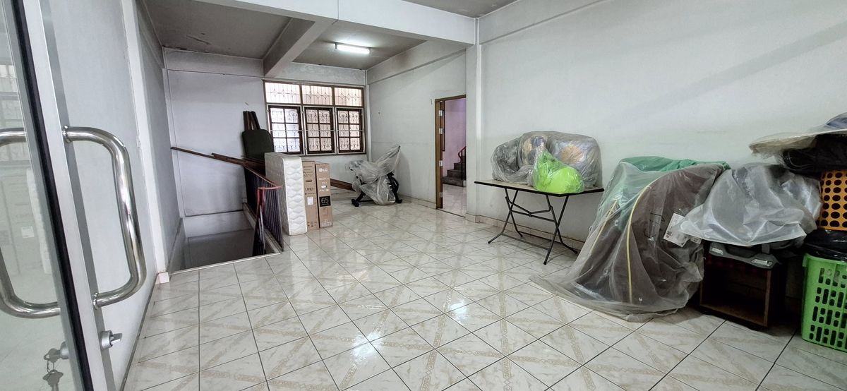 For SaleShop HouseOnnut, Udomsuk : Commercial building for sale-2 booths on Soi Udom Suk, Sukhumvit 103, Bang Na, good location near Bangkok Bank