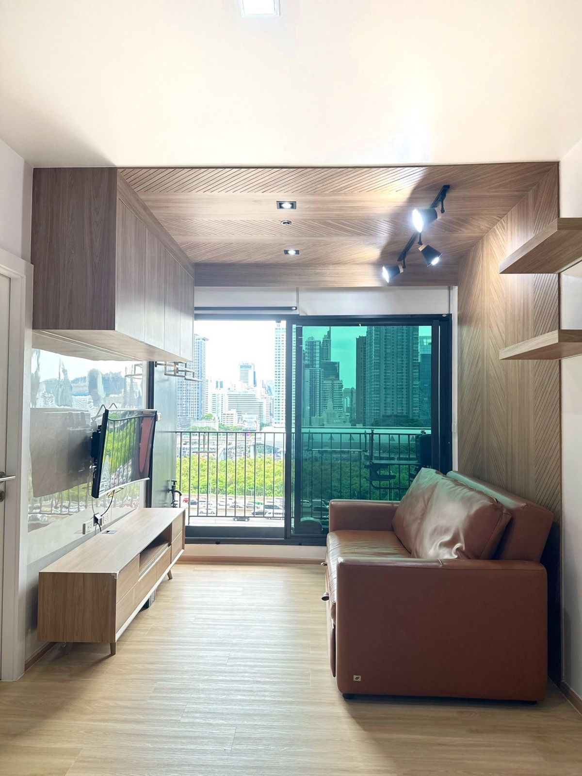 For RentCondoRama9, Petchburi, RCA : For Rent 2 Bedroom 2 Bathroom 59 SQ.M Fully Furniture Nice Build in Repair Alary
