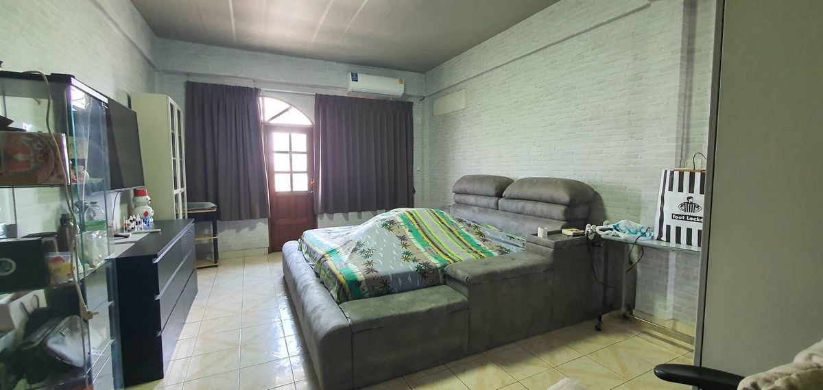 For SaleShop HouseOnnut, Udomsuk : Commercial building for sale-2 booths on Soi Udom Suk, Sukhumvit 103, Bang Na, good location near Bangkok Bank