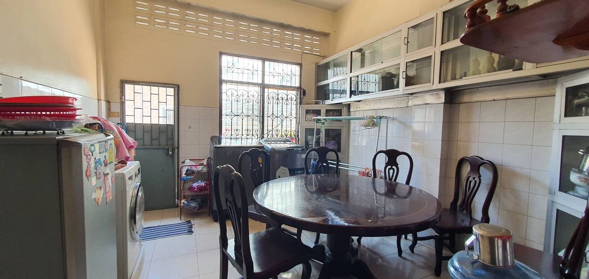 For SaleShop HouseOnnut, Udomsuk : Commercial building for sale-2 booths on Soi Udom Suk, Sukhumvit 103, Bang Na, good location near Bangkok Bank