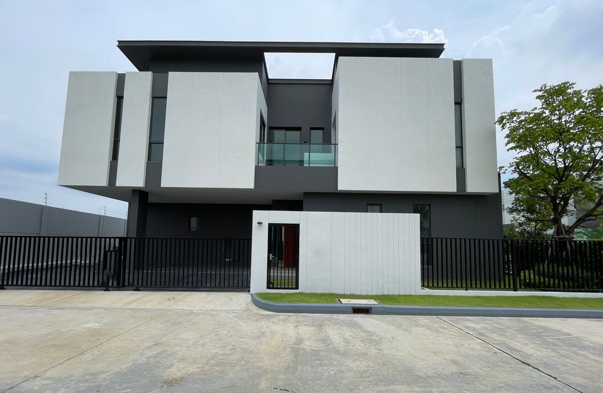 ขายบ้านนวมินทร์ รามอินทรา : ขายบ้านเดี่ยวสไตล์ Modern ดีไซน์ Facade เป็นส่วนตัว ใกล้ทางด่วนจตุโชติ ดิ อาเบอร์ รามอินทรา-วัชรพล ฟังก์ชั่น 5 ห้องนอน 6 ห้องน้ำ 3 ที่จอดรถ สามารถเข้า-ออกได้สะดวก พร้อมส่วนกลางครบครัน เน้นเรื่องความเป็นส่วนตัวของหน้าบ้านสูง