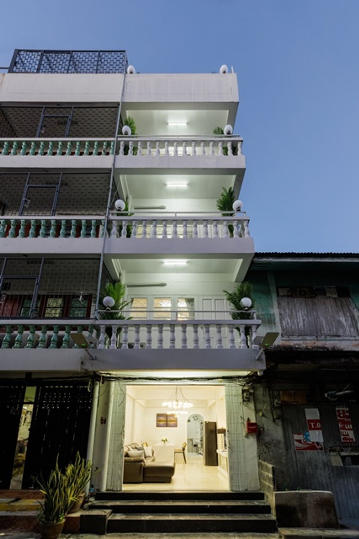 ให้เช่าอาคารพาณิชย์เยาวราช บางลำพู : ให้เช่ากิจการห้องพักรายวัน Airbnb mrtสามยอด 199 เมตร เยาวราช 1.1 กม. บนถนนเจริญกรุง อาคารพาณิชย์ 4 ชั้น 4นอน 4น้ำ Guesthouse