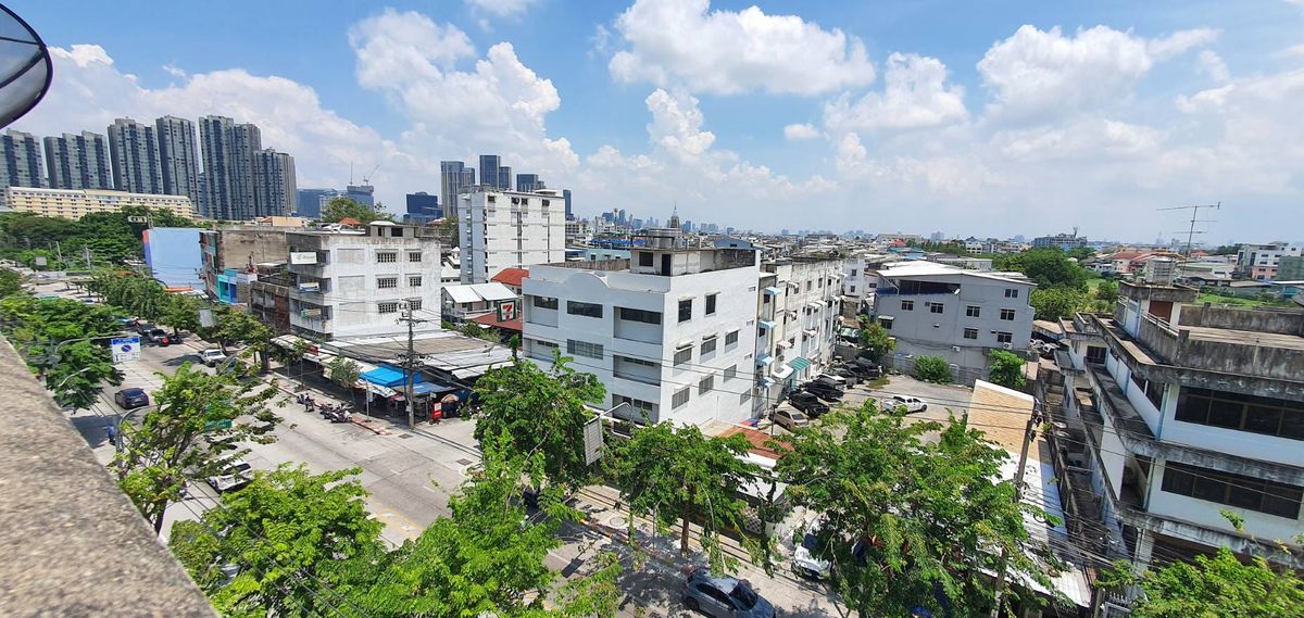 For SaleShop HouseOnnut, Udomsuk : Commercial building for sale-2 booths on Soi Udom Suk, Sukhumvit 103, Bang Na, good location near Bangkok Bank