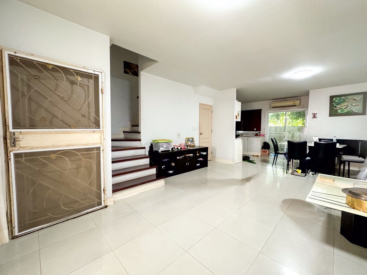 For SaleTownhome : ✨🏡 ไม่ต้องเสียค่าเช่าทิ้ง! เป็นเจ้าของทาวน์โฮม 3 ชั้น ใกล้สวนหลวง ร.9! เดอ สยาม สวนหลวง ร.9 ผ่อนสบายๆ เริ่มต้น 15,xxx บ./ด. เงินเดือน 32,000 ก็กู้ได้! 💸