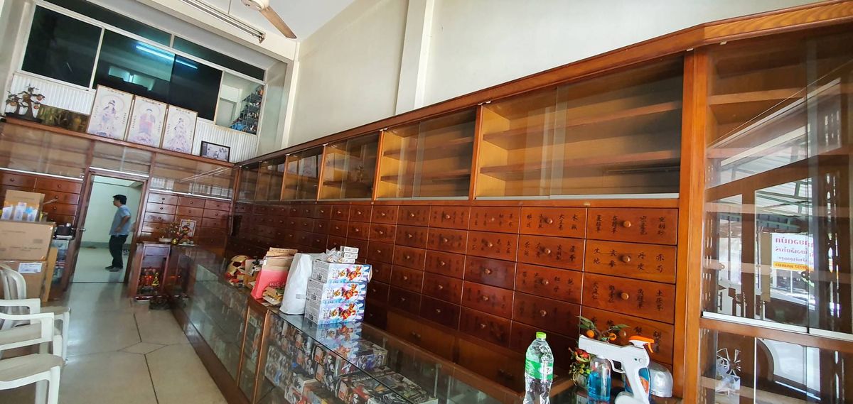 For SaleShop HouseOnnut, Udomsuk : Commercial building for sale-2 booths on Soi Udom Suk, Sukhumvit 103, Bang Na, good location near Bangkok Bank