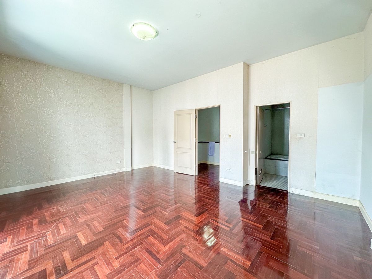 For SaleTownhomePattanakan, Srinakarin : ✨🏡 Do not pay for the rent! Is the owner of a 3 -story townhome near Suan Luang Rama 9! De Si Siam Suan Luang Rama IX, comfortable installments, starting at 15, xxx, B./D. Salary 32,000 can be borrowed! 💸