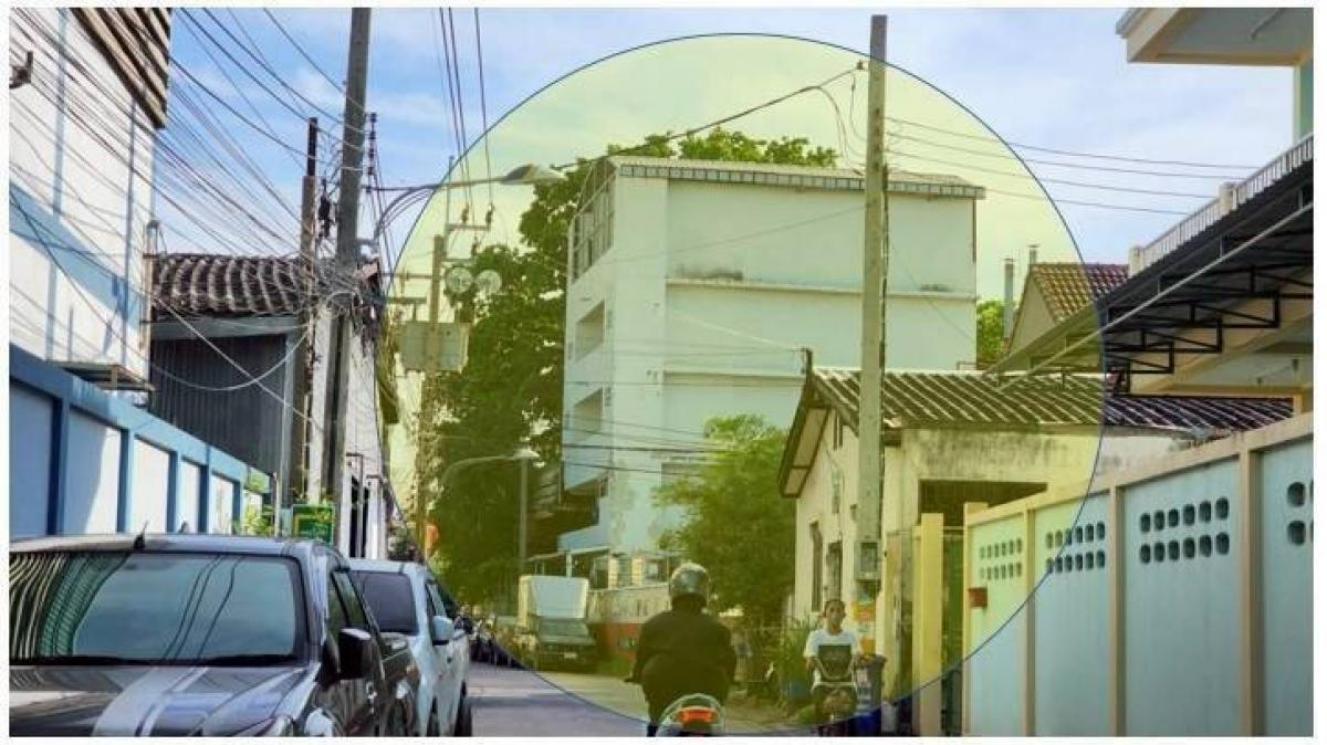 ขายที่ดินสมุทรปราการ สำโรง : ขายที่ดิน 143 ตรว เทพารักษ์ 16 ทำเลดี ใกล้สิ่งอำนวยความสะดวกรายละเอียด:•ขนาดที่ดิน: 143 ตารางวา oกว้าง 20.13 × ลึก 29.40 เมตร•ถนนกว้าง 7.5 เมตร•พื้นที่ในทำเลดี ผังสีแดง•เพียง 800 เมตรจากถนนใหญ่ ทำเลใกล้สิ่งอำนวยความสะดวกราคา: 11 ล้านบาทสนใจนัดชมที่ดินหรือ
