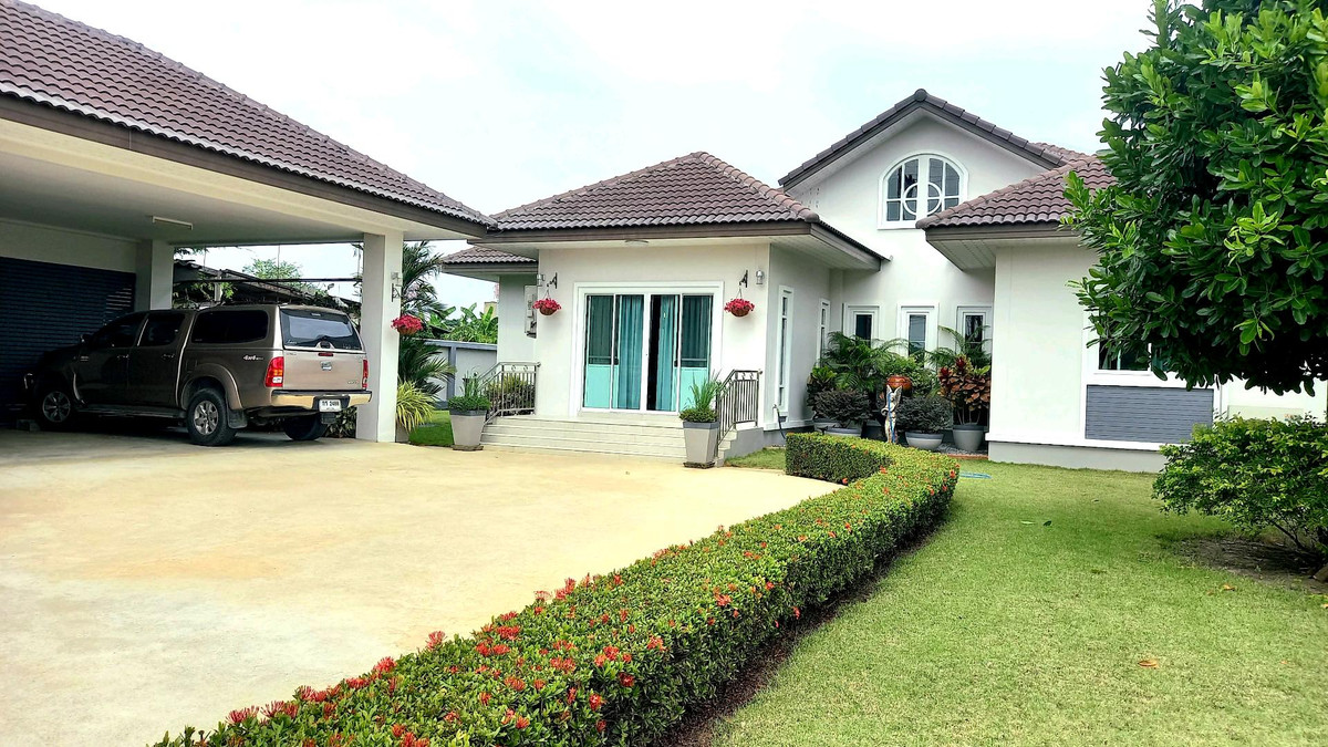 For SaleHouseNakhon Pathom : 2 detached houses on 1 rai of land, decorated with