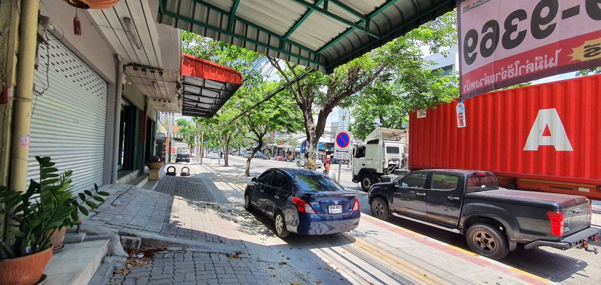 For SaleShop HouseOnnut, Udomsuk : Commercial building for sale-2 booths on Soi Udom Suk, Sukhumvit 103, Bang Na, good location near Bangkok Bank