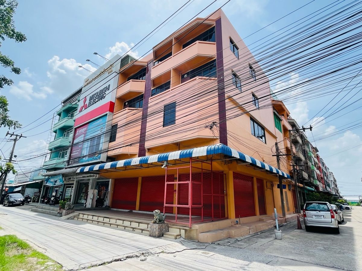 ให้เช่าอาคารพาณิชย์บางแค เพชรเกษม : เช่าอาคารพาณิชย์ติดถนนใหญ่ 3+1 ห้อง ขาเข้าเมืองปากซอยเพชรเกษม 116/5 มีที่จอดรถ มีติดกันด้านในซอยอีก 1 ห้อง รวม 1,100 ตร.เมตร