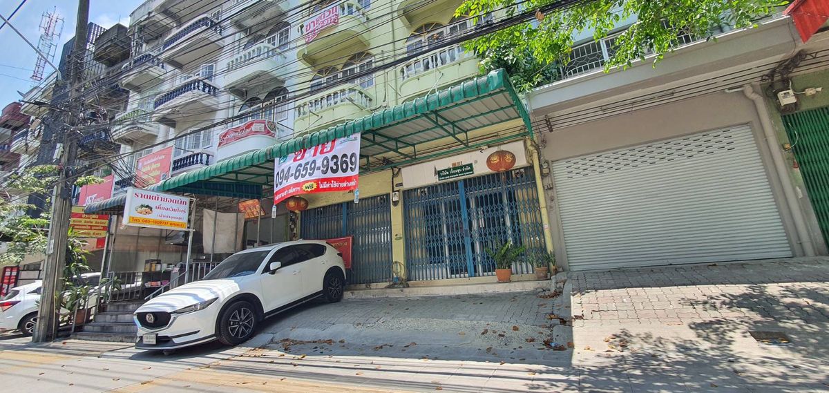 For SaleShop HouseOnnut, Udomsuk : Commercial building for sale-2 booths on Soi Udom Suk, Sukhumvit 103, Bang Na, good location near Bangkok Bank