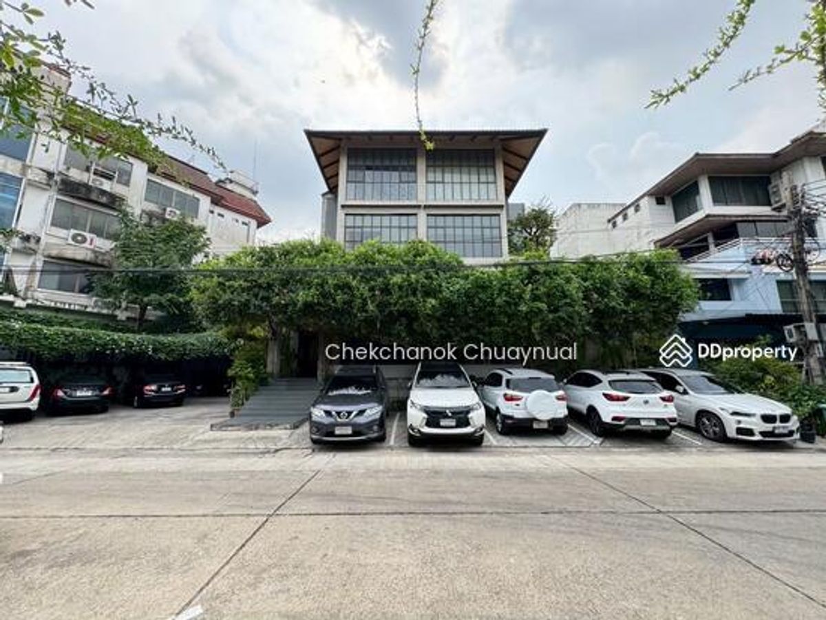 For SaleOfficeRamkhamhaeng, Hua Mak : Office for sale 4 floors, Soi Town, In Town 5 Land 131 Sq. Parking 10 cars 52