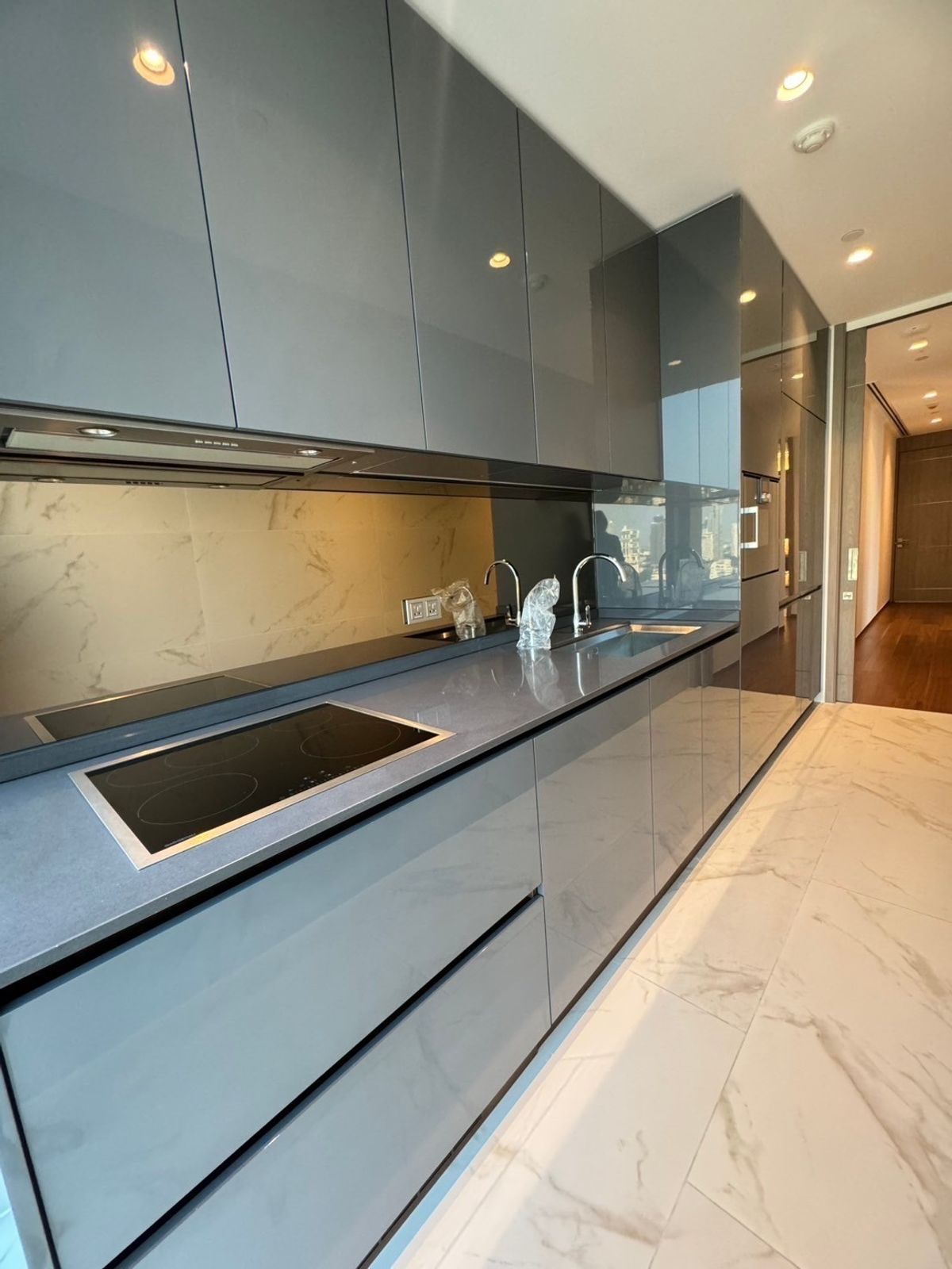 ขายคอนโดสุขุมวิท อโศก ทองหล่อ : คอนโด The Estelle Phrom Phong เดินทางสะดวก ใกล้รถไฟฟ้าบีทีเอส มีรถรับส่ง พร้อมขายด่วนๆๆ!!