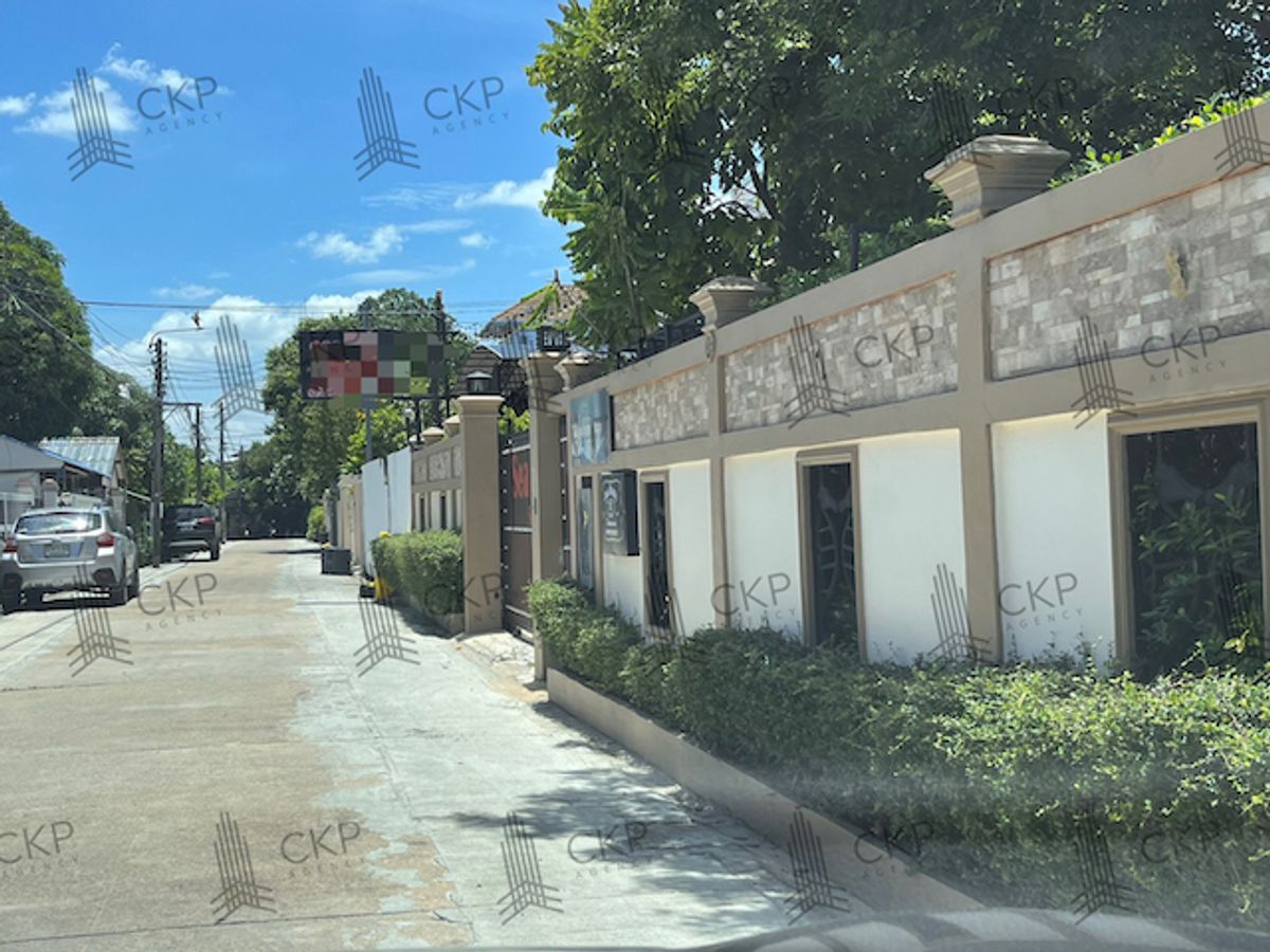 For SaleHousePinklao, Charansanitwong : House with land area 192 sq.w., spacious, Soi Suan Phak, near Central Westville, Ratchaphruek Road, convenient to travel, many entrances and exits