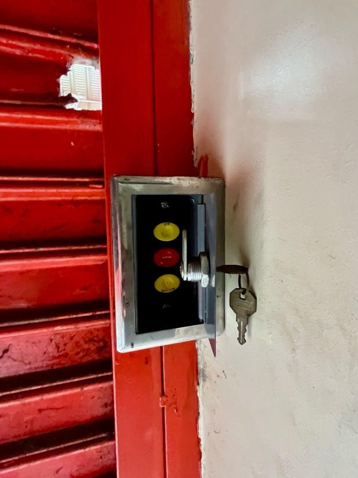 For RentShop HouseBang kae, Phetkasem : Rent a commercial building next to the main road 3+1 inbound room, Pak Soi Petchkasem 116/5, there is a parking lot. There are 1 room next to the alley, a total of 1,100 square meters.