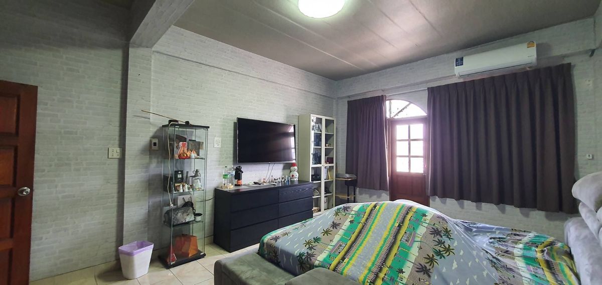 For SaleShop HouseOnnut, Udomsuk : Commercial building for sale-2 booths on Soi Udom Suk, Sukhumvit 103, Bang Na, good location near Bangkok Bank