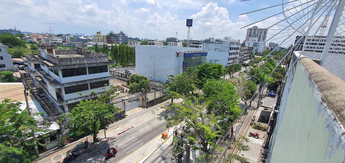 For SaleShop HouseOnnut, Udomsuk : Commercial building for sale-2 booths on Soi Udom Suk, Sukhumvit 103, Bang Na, good location near Bangkok Bank