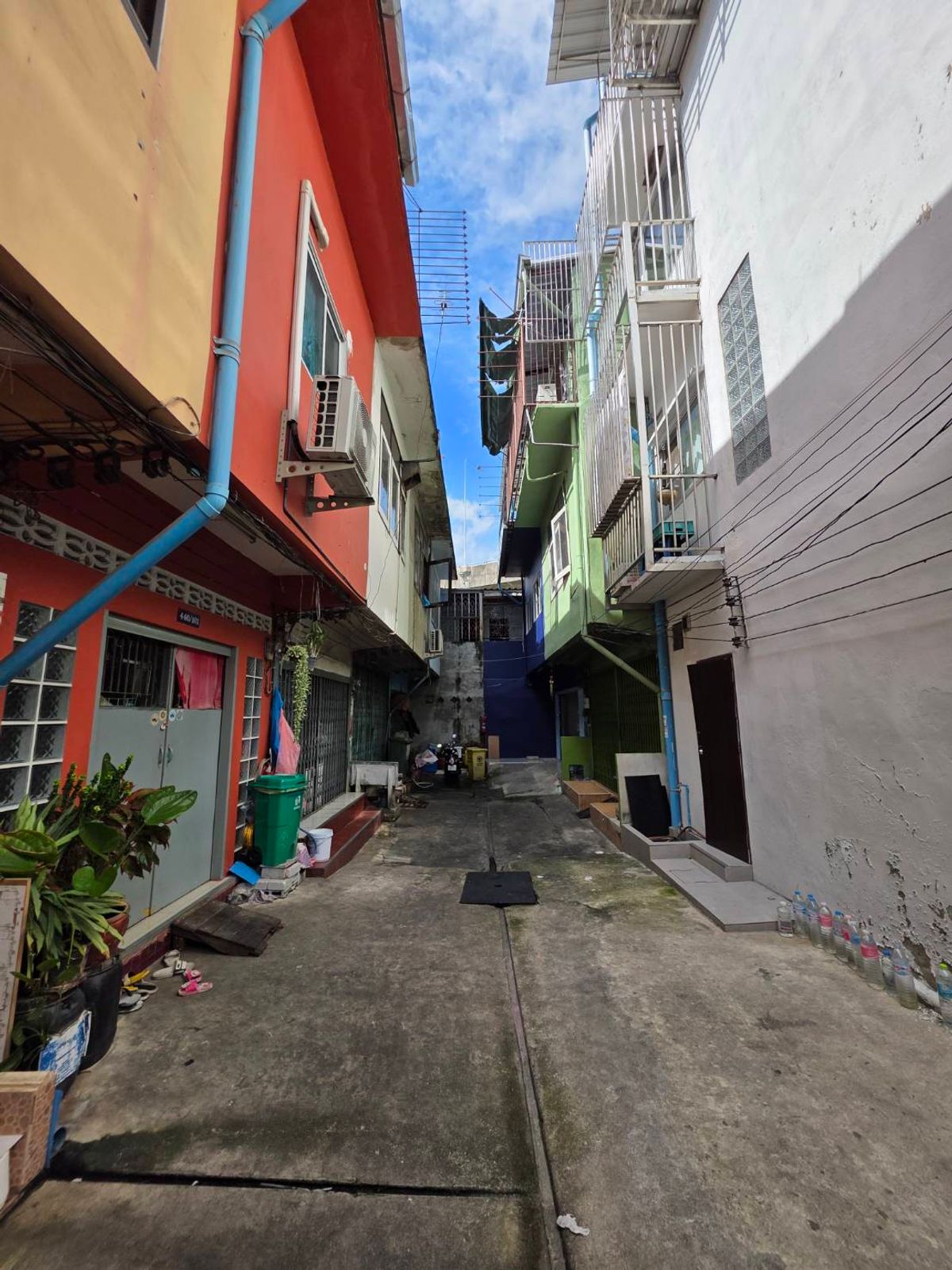 For RentTownhomeSathorn, Narathiwat : Rent a commercial building Zone Charoen Rat-Chan near Terminal 21, Rama 3, only 5 minutes