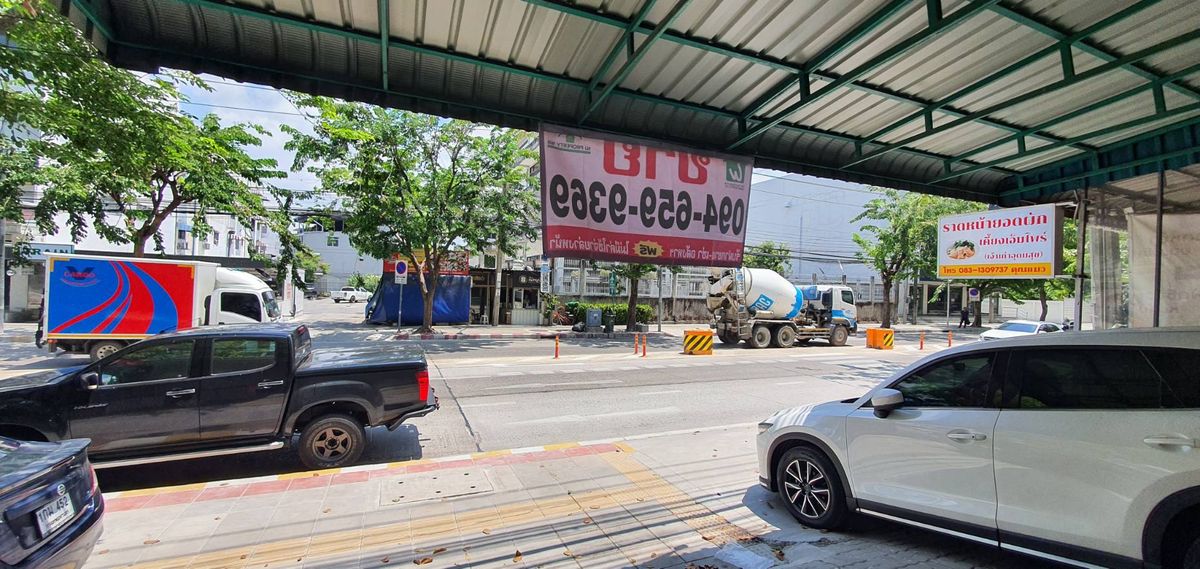 For SaleShop HouseOnnut, Udomsuk : Commercial building for sale-2 booths on Soi Udom Suk, Sukhumvit 103, Bang Na, good location near Bangkok Bank