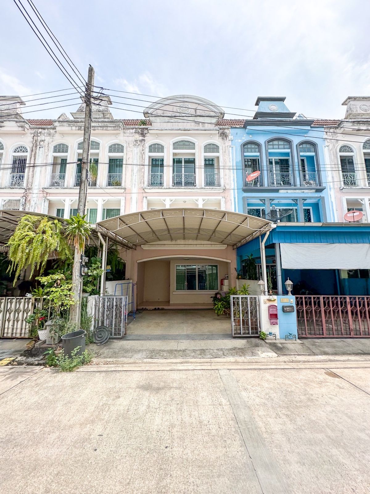 ขายทาวน์โฮมพัฒนาการ ศรีนครินทร์ : ✨🏡 ไม่ต้องเสียค่าเช่าทิ้ง! เป็นเจ้าของทาวน์โฮม 3 ชั้น ใกล้สวนหลวง ร.9! เดอ สยาม สวนหลวง ร.9 ผ่อนสบายๆ เริ่มต้น 15,xxx บ./ด. เงินเดือน 32,000 ก็กู้ได้! 💸
