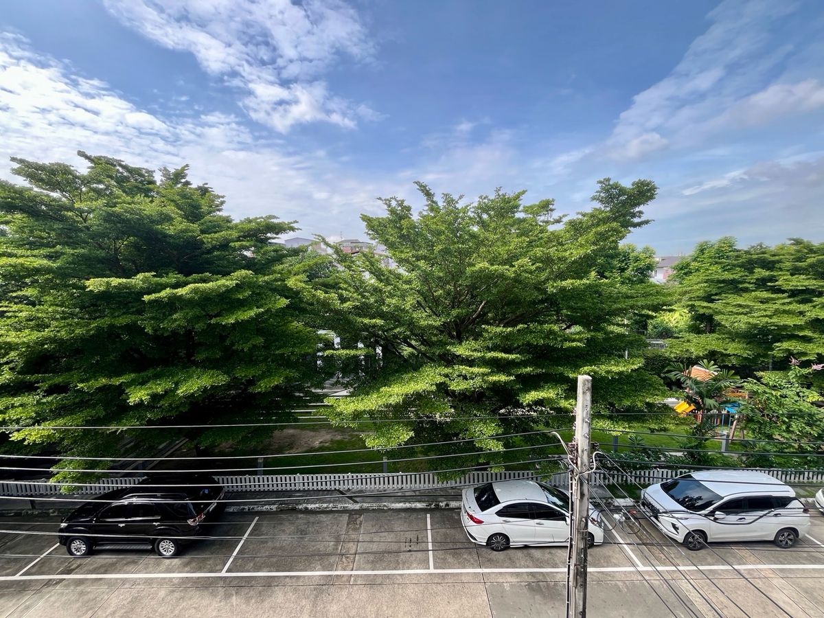 For SaleTownhomeLadprao101, Happy Land, The Mall Bang Kapi : Never had this price before !! Sell ​​4.3 million Ban Klang Mueang Lat Phrao 87