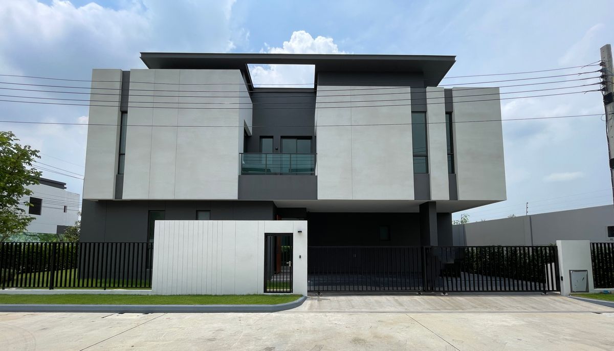 ขายบ้านนวมินทร์ รามอินทรา : ขายบ้านเดี่ยวสไตล์ Modern ดีไซน์ Facade เป็นส่วนตัว ใกล้ทางด่วนจตุโชติ ดิ อาเบอร์ รามอินทรา-วัชรพล ฟังก์ชั่น 5 ห้องนอน 6 ห้องน้ำ 3 ที่จอดรถ สามารถเข้า-ออกได้สะดวก พร้อมส่วนกลางครบครัน เน้นเรื่องความเป็นส่วนตัวของหน้าบ้านสูง 