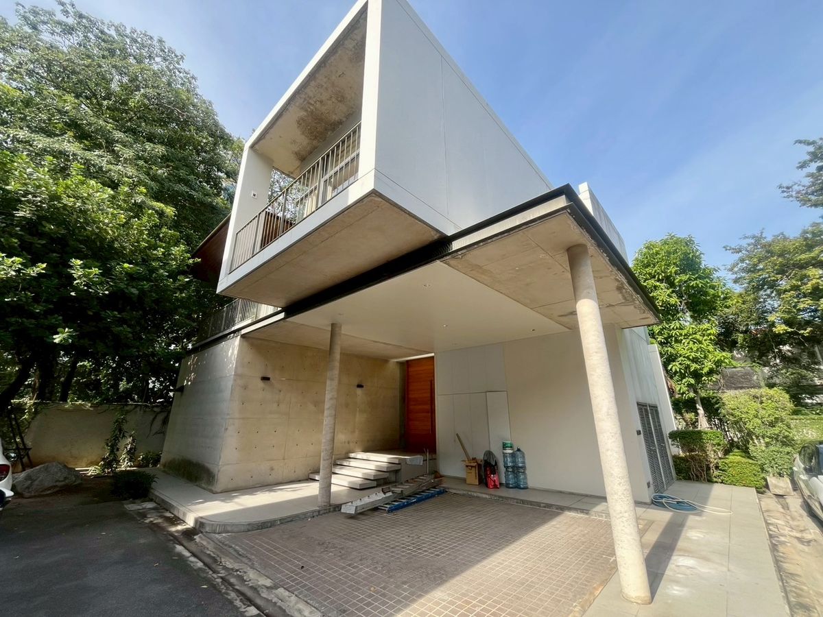 For RentHouseSukhumvit, Asoke, Thonglor : 🏡 House for rent in a private compound, Sukhumvit 31, private swimming pool, 4 bedrooms, 4 bathrooms, separate maid's room, Ready to move in✨