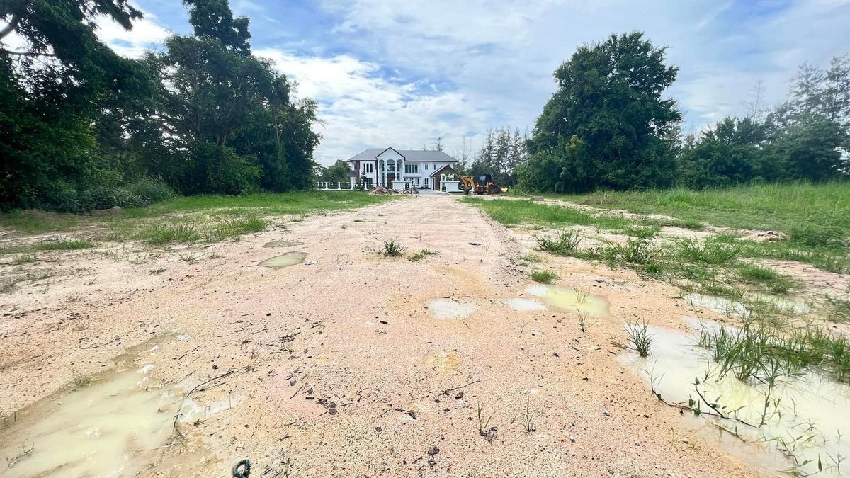 ขายที่ดินระยอง : ขายที่ดินเปล่า บ้านฉาง ระยอง ที่สวยใกล้สระเก็บน้ำ ในโครงการคุณภาพ โลเคชั่นดี เหมาะสำหรับปลูกบ้าน 