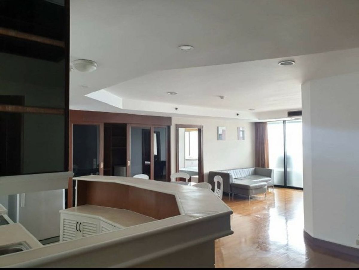 For RentCondoSukhumvit, Asoke, Thonglor : High Floor 2 bed 3 bath 100 sqm condo at Las Colinas for rent 40,000THB per month, Sukhumvit Soi 21, Asoke BTS station