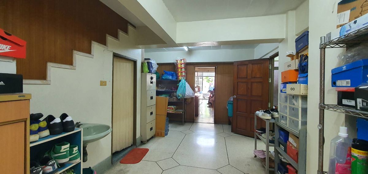 For SaleShop HouseOnnut, Udomsuk : Commercial building for sale-2 booths on Soi Udom Suk, Sukhumvit 103, Bang Na, good location near Bangkok Bank