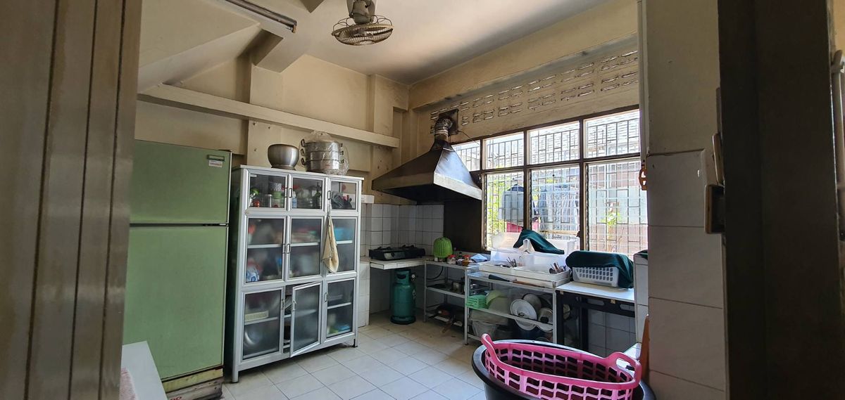 For SaleShop HouseOnnut, Udomsuk : Commercial building for sale-2 booths on Soi Udom Suk, Sukhumvit 103, Bang Na, good location near Bangkok Bank