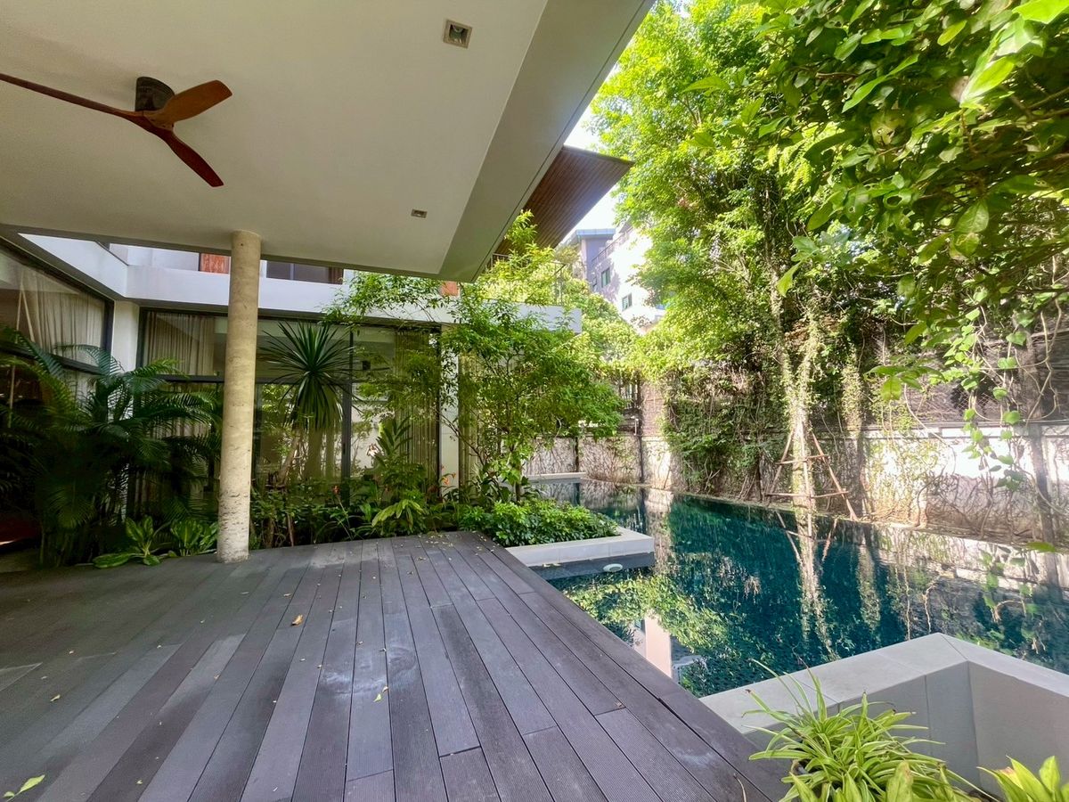 For RentHouseSukhumvit, Asoke, Thonglor : 🏡 House for rent in a private compound, Sukhumvit 31, private swimming pool, 4 bedrooms, 4 bathrooms, separate maid's room, Ready to move in✨
