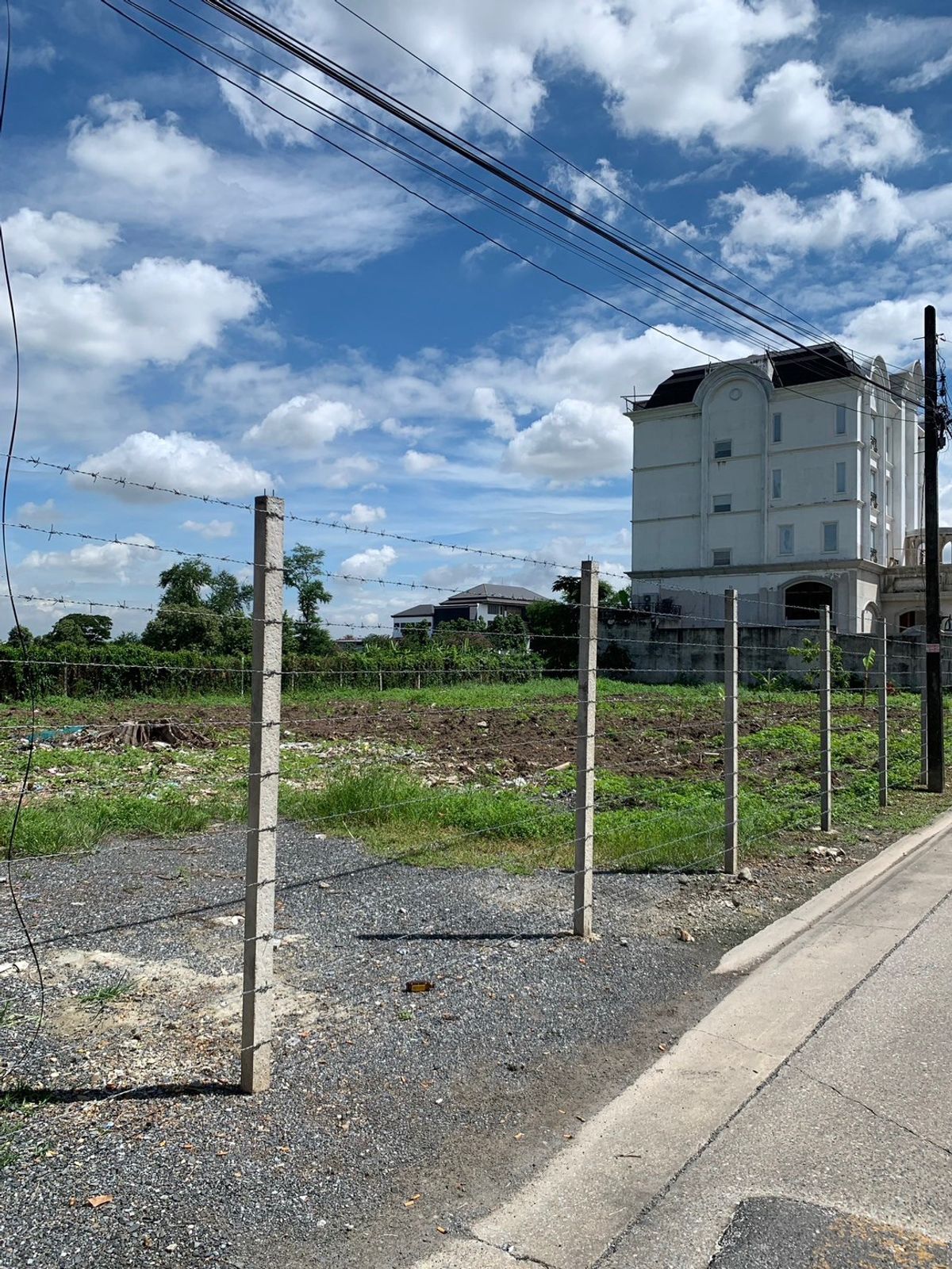 ขายที่ดินเลียบทางด่วนรามอินทรา :  ★ Rare Unit ★ ขนาดที่ดิน 400.00 ตร.ว. | รูปสี่เหลี่ยมผืนผ้าสวย ถมแล้ว | ใกล้ Crystal Park, Central eastville