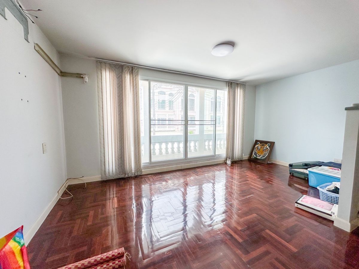 For SaleTownhomePattanakan, Srinakarin : ✨🏡 Do not pay for the rent! Is the owner of a 3 -story townhome near Suan Luang Rama 9! De Si Siam Suan Luang Rama IX, comfortable installments, starting at 15, xxx, B./D. Salary 32,000 can be borrowed! 💸