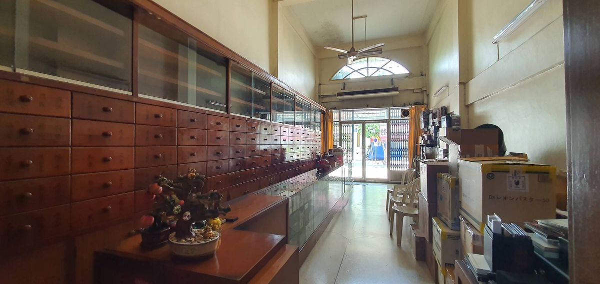 For SaleShop HouseOnnut, Udomsuk : Commercial building for sale-2 booths on Soi Udom Suk, Sukhumvit 103, Bang Na, good location near Bangkok Bank