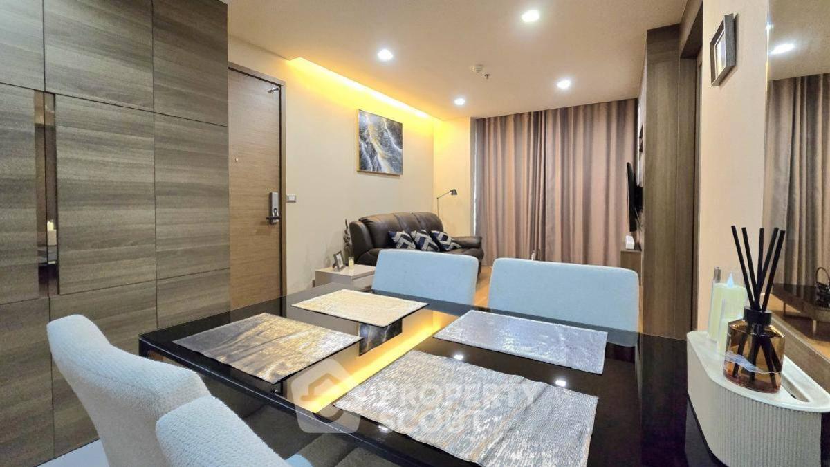 For SaleCondoSathorn, Narathiwat : 1-BR Condo at The Address Sathorn near BTS Saint Louis