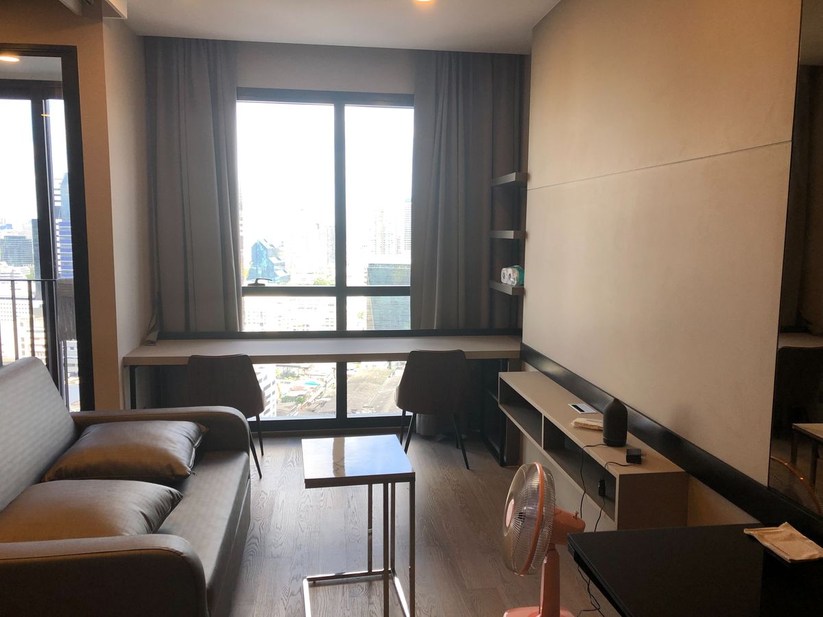 For SaleCondoSiam Paragon ,Chulalongkorn,Samyan : Urgent, beautiful room, never lived for sale Ashton Chula Silom, 1 bedroom, 1 bathroom, size 31 sq.m., interested, contact 065-464-9497