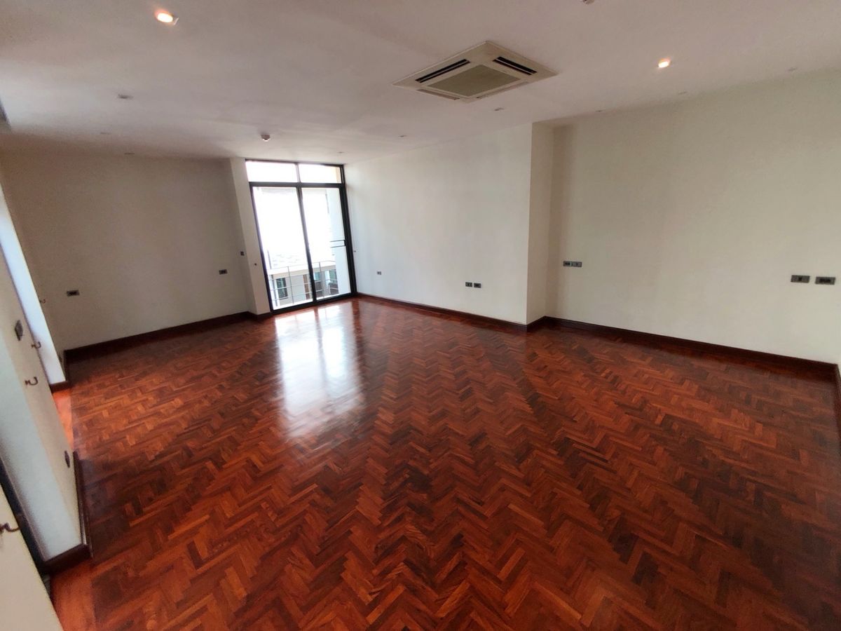 ให้เช่าสุขุมวิท อโศก ทองหล่อ : FOR RENT – Private Pool Villa in Sukhumvit 24 Phrom Phong Located in a secure compound.