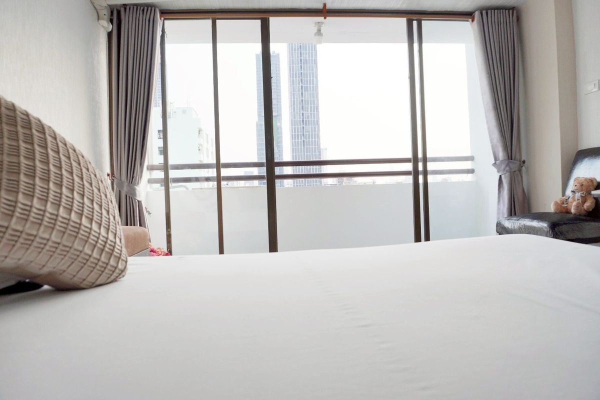 For RentCondoRatchathewi,Phayathai : Condo near BTS Phaya Thai – Easy Walk! Prime City-Center Location.