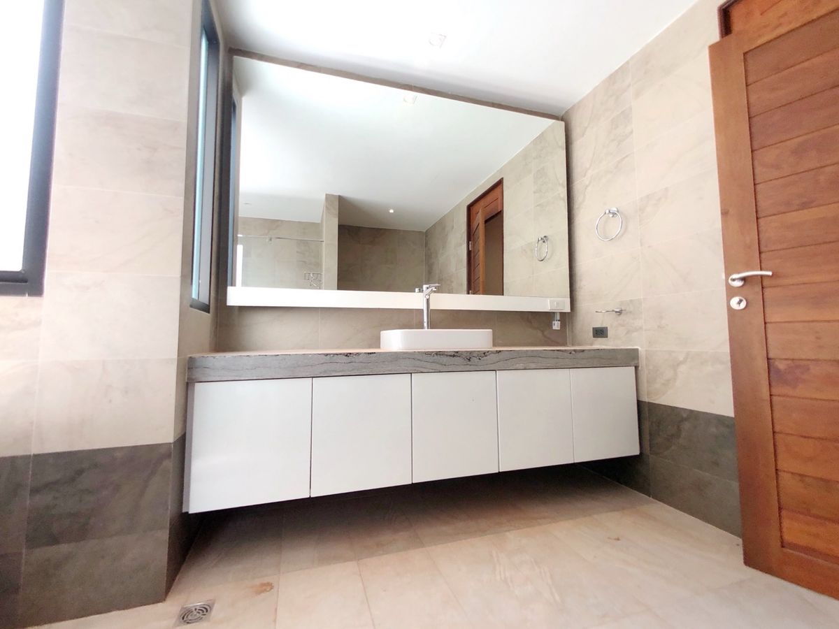 ให้เช่าสุขุมวิท อโศก ทองหล่อ : FOR RENT – Private Pool Villa in Sukhumvit 24 Phrom Phong Located in a secure compound.