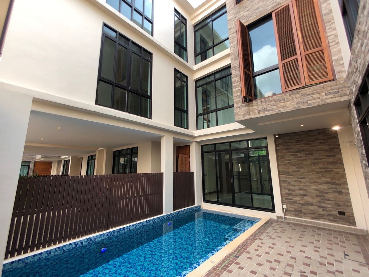 For RentSukhumvit, Asoke, Thonglor : For Rent - Private Pool Villa in Sukhumvit 24 Phong Located in A Secure Compound.
