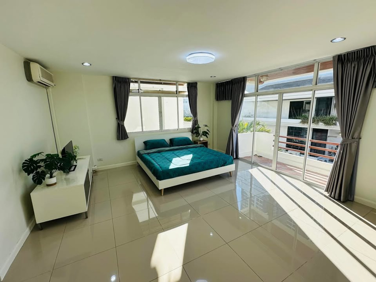 For RentTownhomeSukhumvit, Asoke, Thonglor : 🌟 For Rent: Luxury Townhome in the Heart of Sukhumvit 4 Bedrooms | Private Garden Area | Fully Furnished | Walkable to BTS Phrom Phong | Ready to Move In