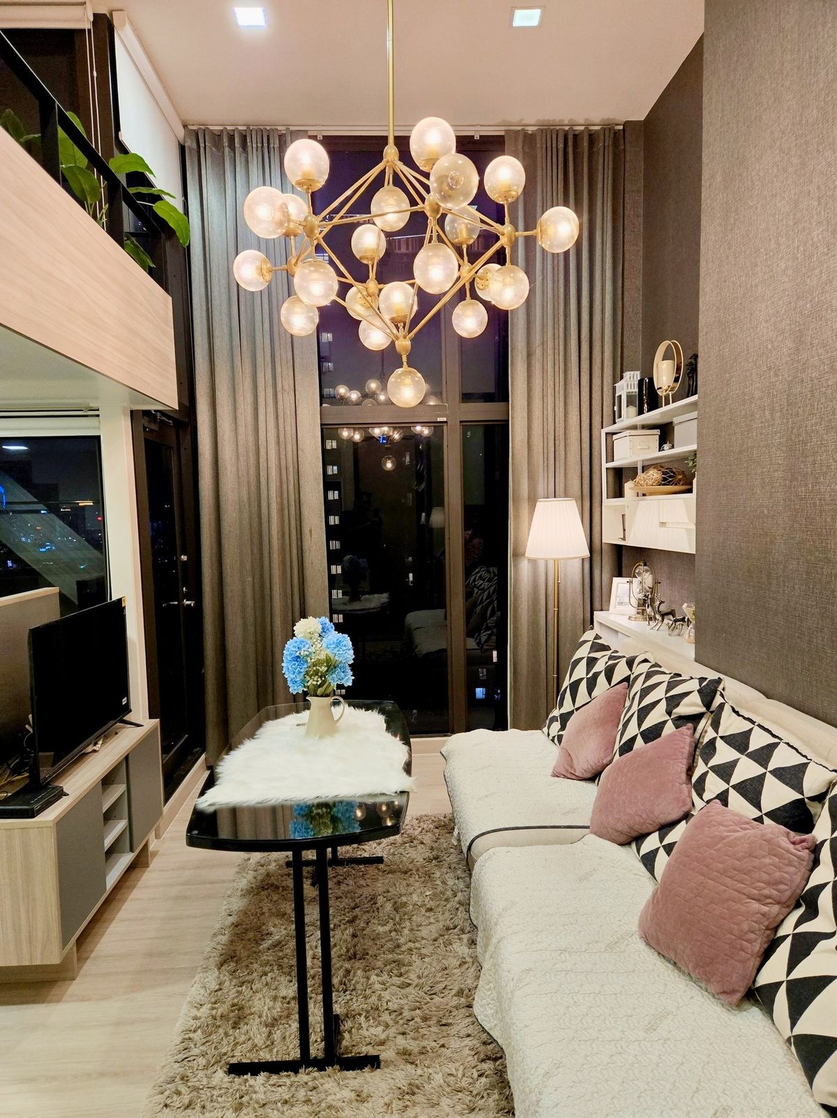 ให้เช่าคอนโดพระราม 9 เพชรบุรีตัดใหม่ RCA : ให้เช่า Chewathai Residence Asoke ดินเพียง 300 เมตรถึง MRT พระราม 9 เพียง 25,000 บาท/เดือน