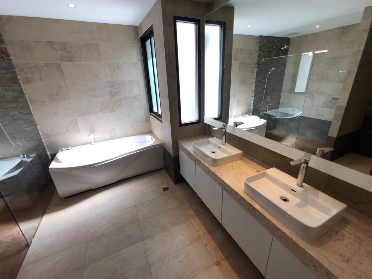 ให้เช่าสุขุมวิท อโศก ทองหล่อ : FOR RENT – Private Pool Villa in Sukhumvit 24 Phrom Phong Located in a secure compound.