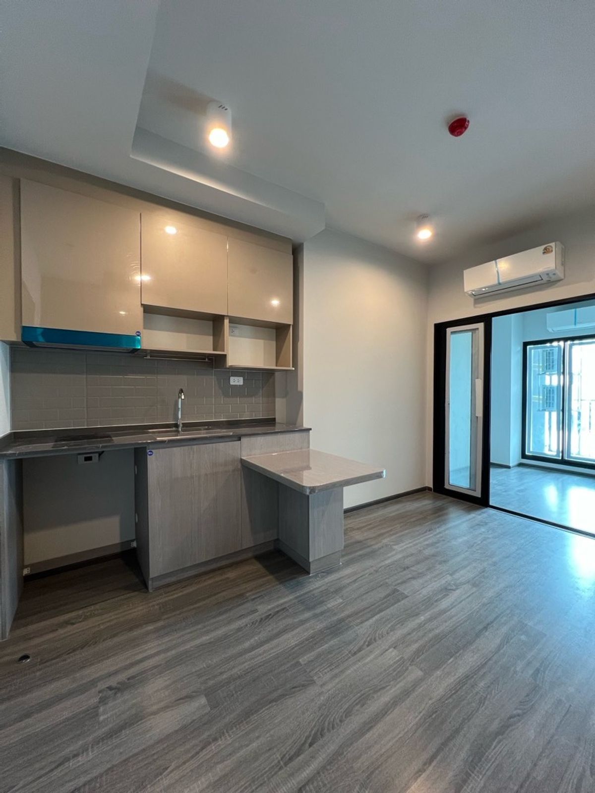 Sale DownCondoSeri Thai, Ramkhamhaeng Nida : Sell ​​down payment room 1 Bedroom plus 34.5 sqm. Condo IDEO Ramkhamhaeng-Lamsalee Interested call 062-339-3663