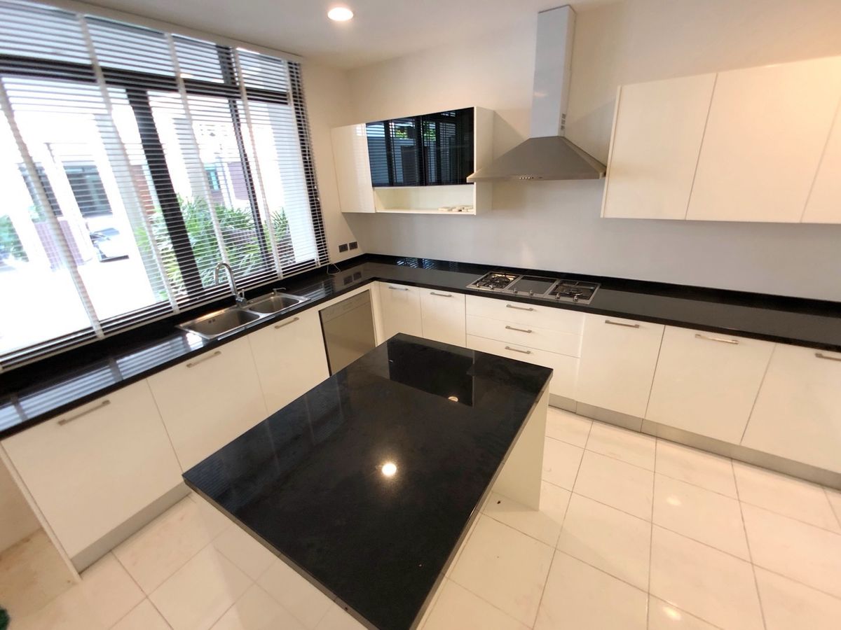 ให้เช่าสุขุมวิท อโศก ทองหล่อ : FOR RENT – Private Pool Villa in Sukhumvit 24 Phrom Phong Located in a secure compound.