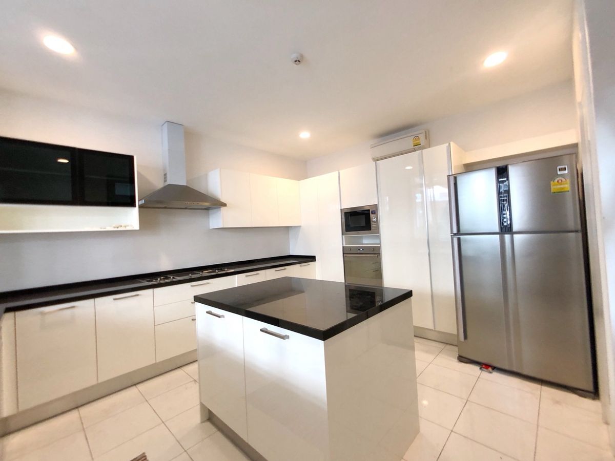 ให้เช่าสุขุมวิท อโศก ทองหล่อ : FOR RENT – Private Pool Villa in Sukhumvit 24 Phrom Phong Located in a secure compound.