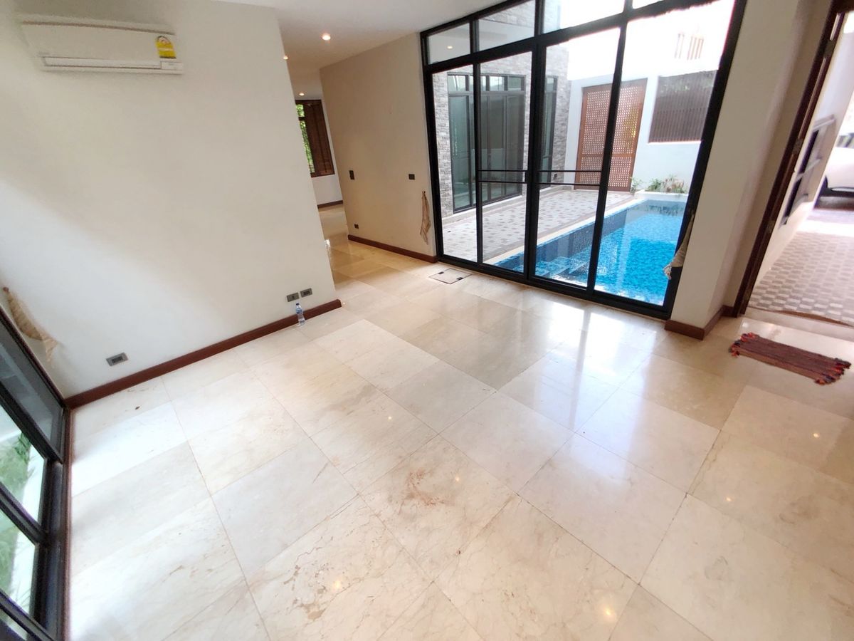 ให้เช่าสุขุมวิท อโศก ทองหล่อ : FOR RENT – Private Pool Villa in Sukhumvit 24 Phrom Phong Located in a secure compound.