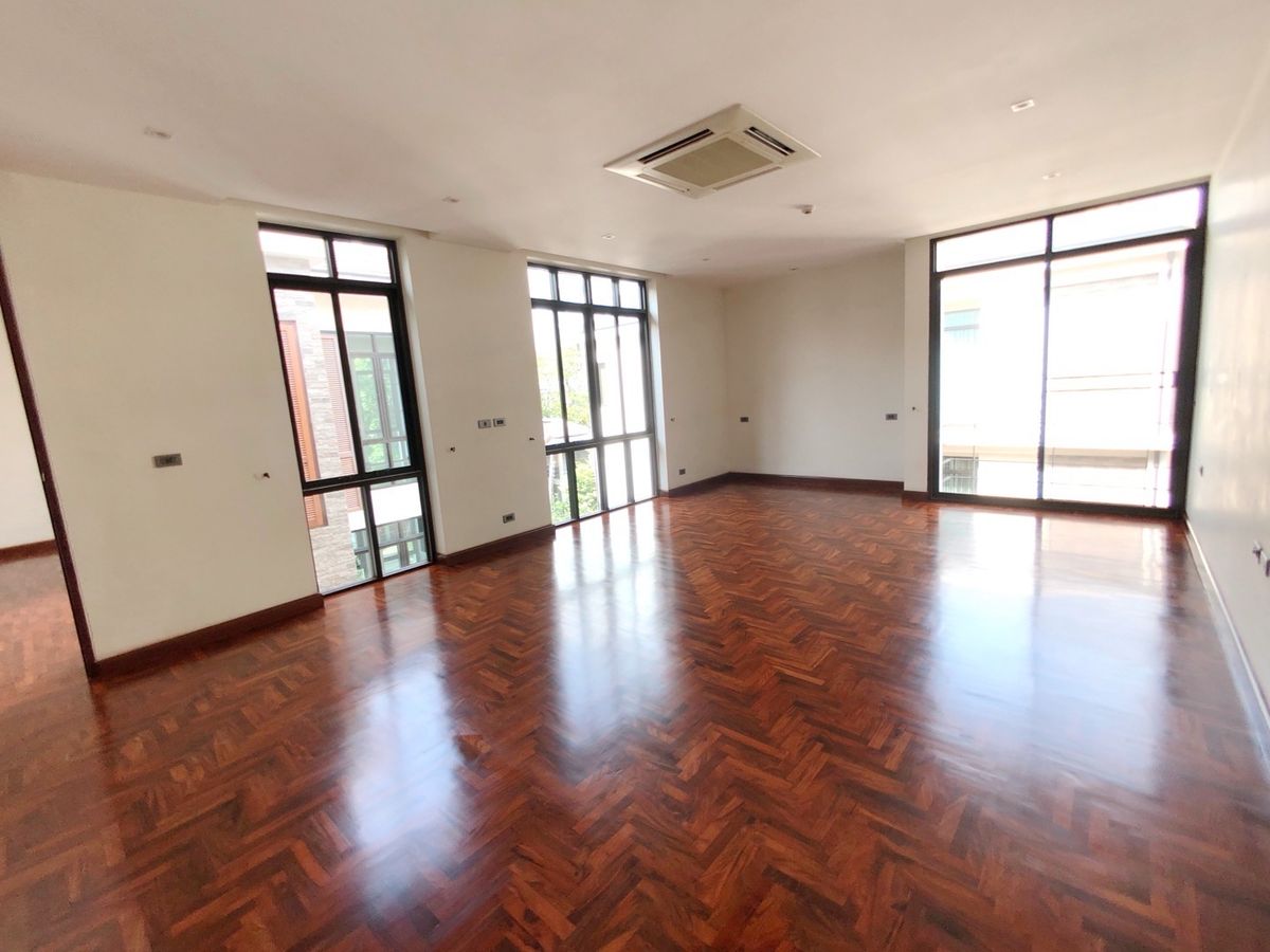 ให้เช่าสุขุมวิท อโศก ทองหล่อ : FOR RENT – Private Pool Villa in Sukhumvit 24 Phrom Phong Located in a secure compound.