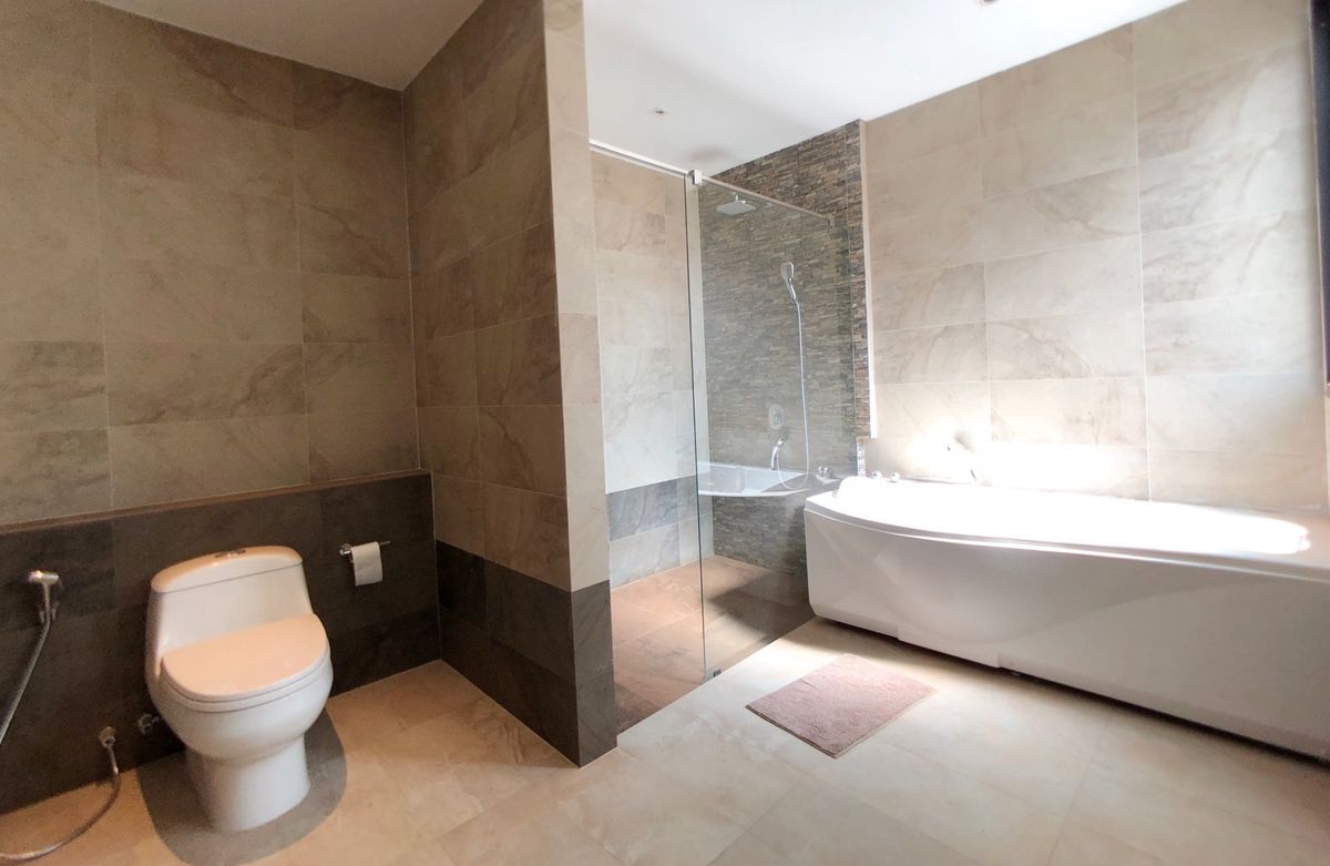 ให้เช่าสุขุมวิท อโศก ทองหล่อ : FOR RENT – Private Pool Villa in Sukhumvit 24 Phrom Phong Located in a secure compound.